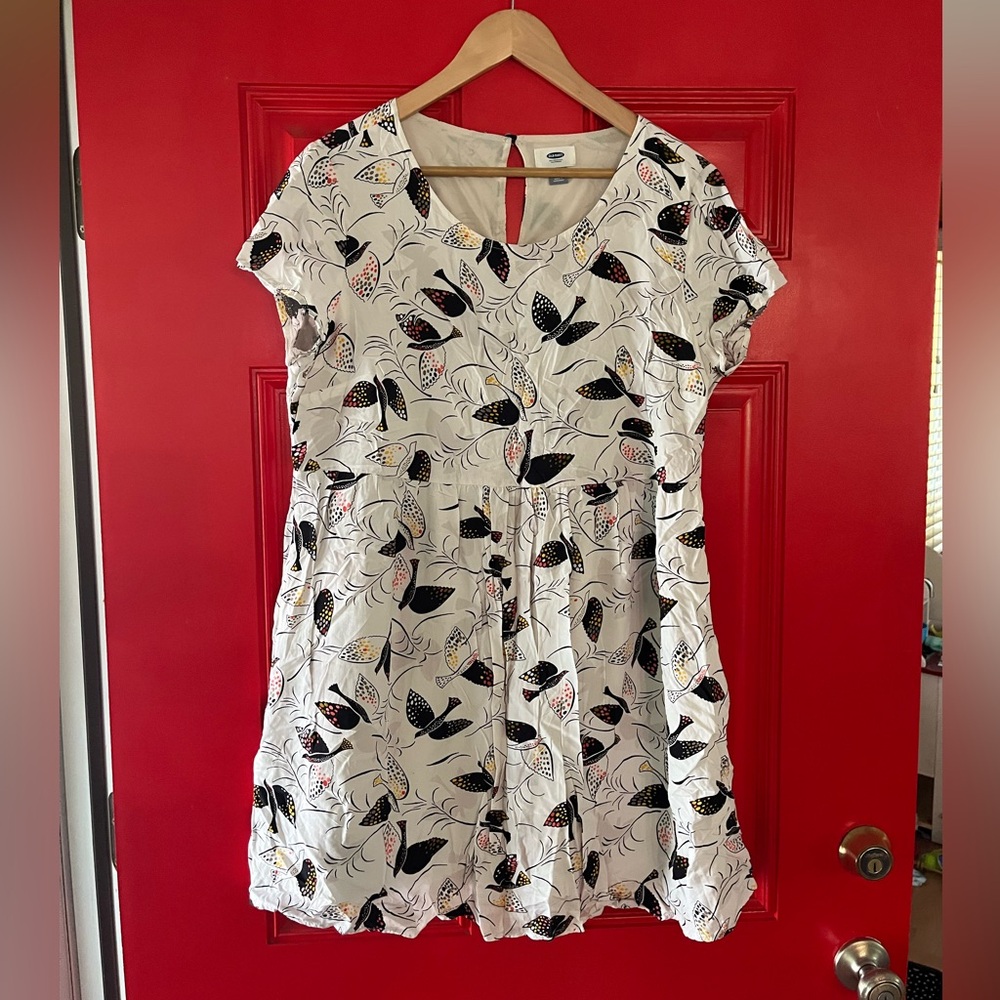 Old Navy white babydoll dress with bird pattern size large